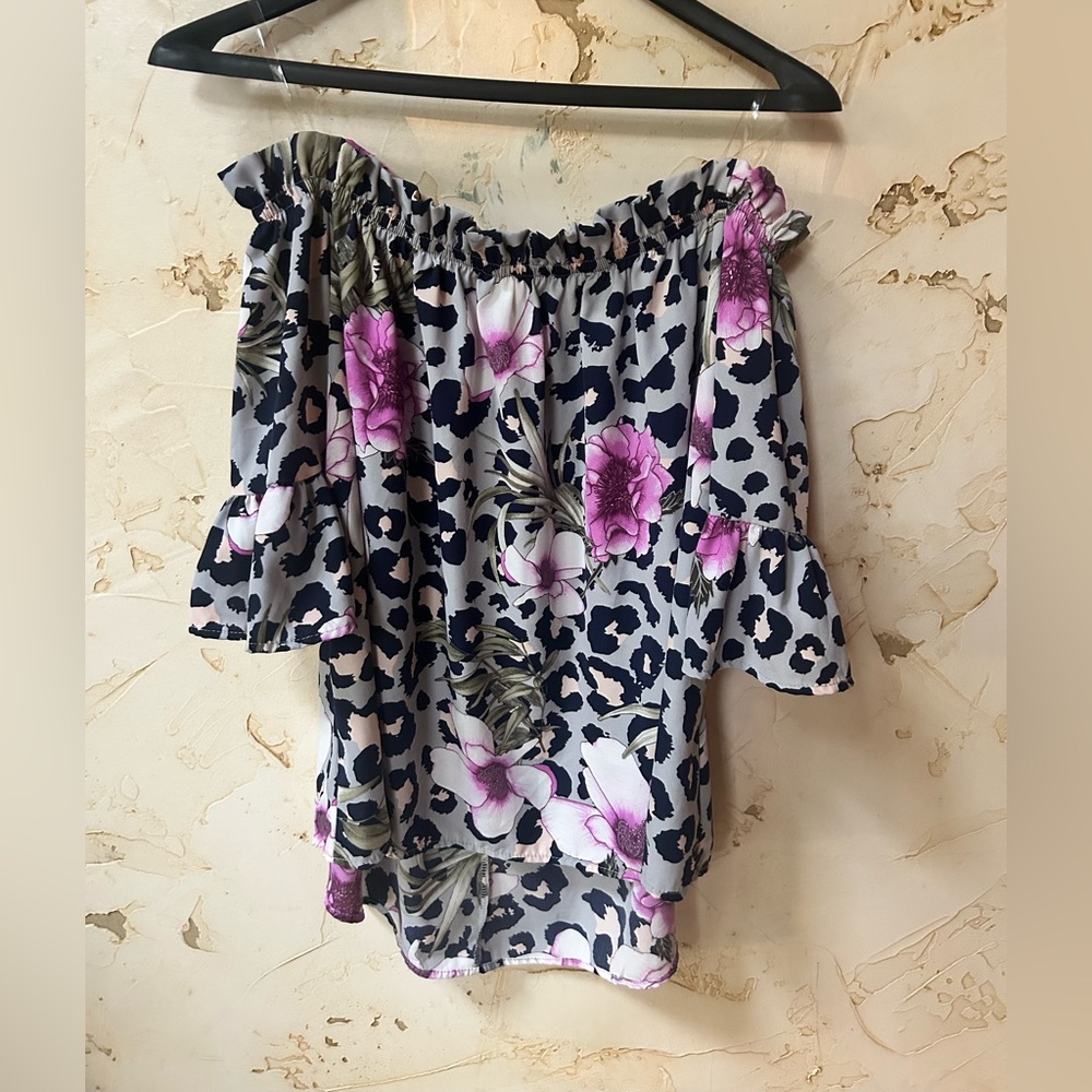 143 Story Off Shoulder Floral Leopard Blouse Large Boho Chic Like New ✨ - Picture 3 of 10
